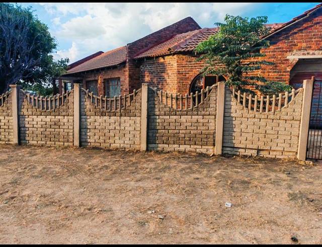 3 BEDROOM HOUSE FOR SALE IN SESHEGO C